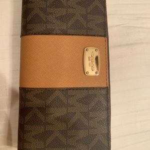 Micheal kors wallet